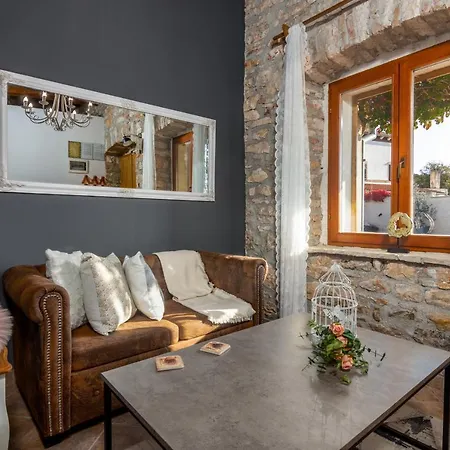 And With Parking Space Loborika, Pula - 12983 Гостевой дом 5*