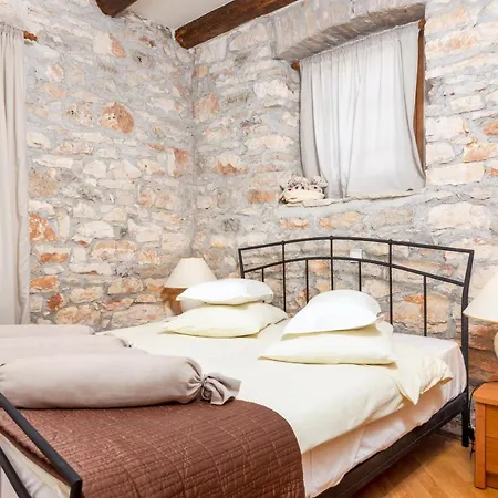 ゲストハウス And With Parking Space Loborika, Pula - 12983 5*